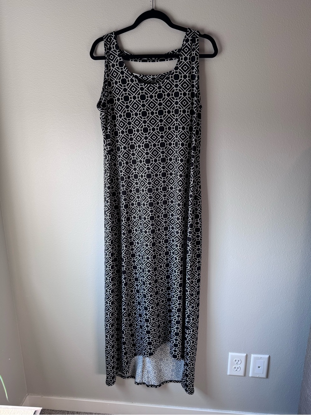 Sleeveless Black & White Geometric Maxi Dress